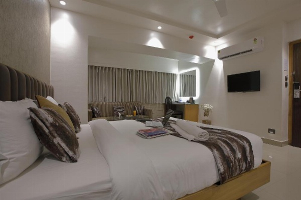 Hotel Ariana Residency image 13