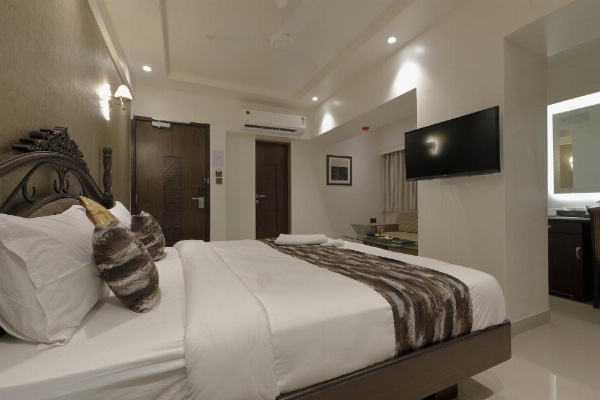 Hotel Ariana Residency image 14