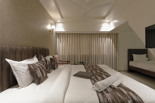 Hotel Ariana Residency image 15