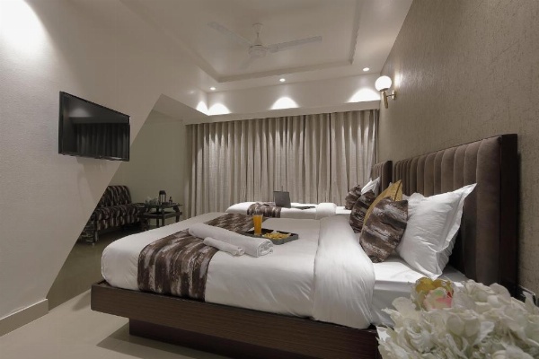 Hotel Ariana Residency image 16