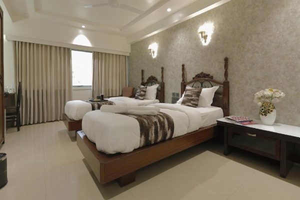 Hotel Ariana Residency image 8