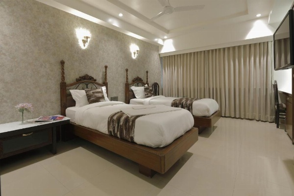 Hotel Ariana Residency image 9
